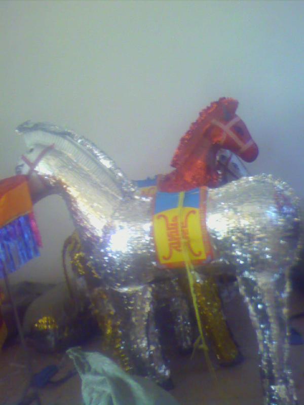 供應(yīng)殯葬吸塑牛馬殯葬紙?jiān)鷼浽峒埢钆l(fā)塑料牛馬橡膠大牛大馬塑料馬童批發(fā)