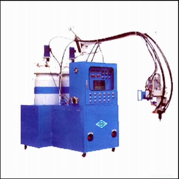 供應(yīng)PU玩具發(fā)泡機(jī) 聚氨酯發(fā)泡機(jī) 慢回彈公仔灌注機(jī)
