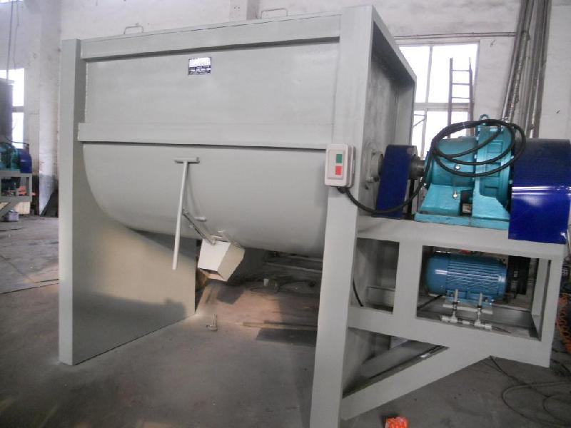 供應(yīng)雙層臥式攪拌機(jī)