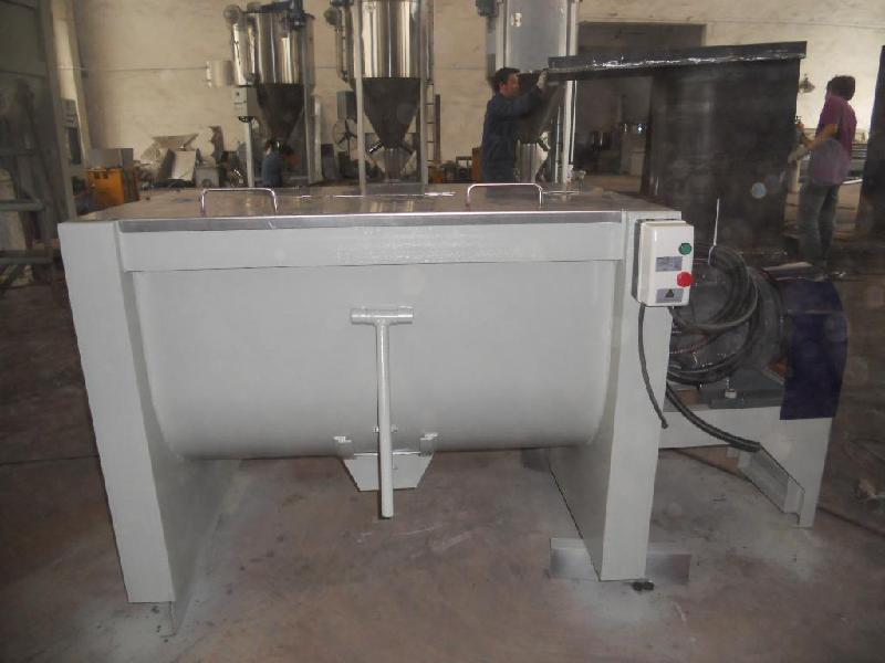 供應(yīng)雙層臥式攪拌機(jī)