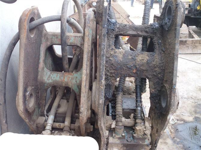 供應(yīng)大雨220-5挖機(jī)打錘車(chē)