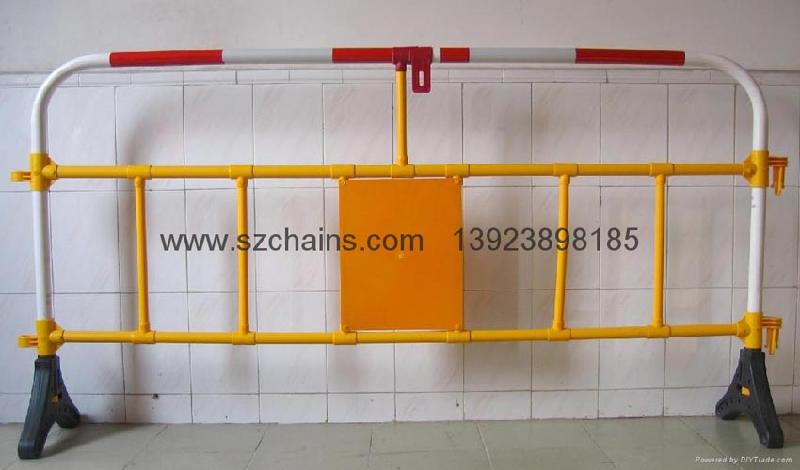 路橋施工塑料護(hù)欄圖片