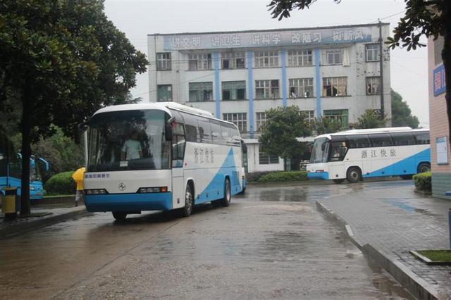 供應(yīng)尼奧普蘭6860旅游車價(jià)格