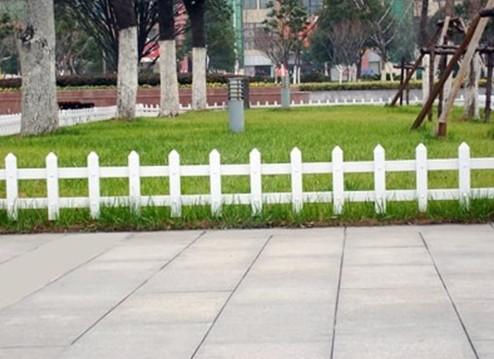 供應(yīng)塑鋼小區(qū)圍網(wǎng)別墅草坪護(hù)欄網(wǎng)