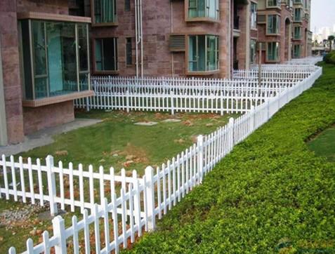塑鋼小區(qū)圍網(wǎng)別墅草坪護(hù)欄網(wǎng)圖片
