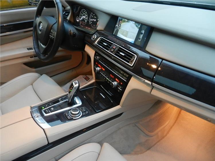 供應(yīng)10寶馬750LI金色米白龍三電視前后電座位五境頭全