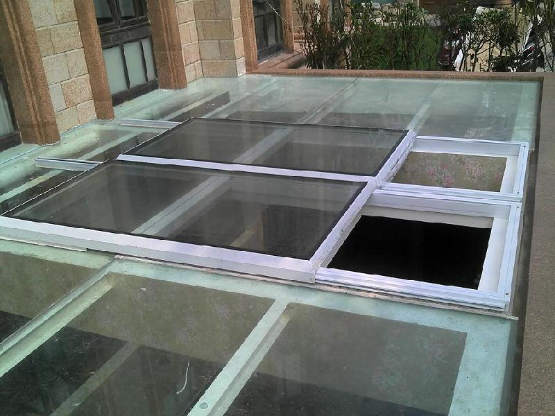 屋頂玻璃電動(dòng)天窗圖片