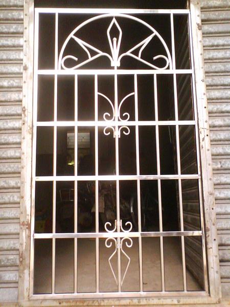 供應(yīng)羅湖區(qū)不銹鋼窗價(jià)格