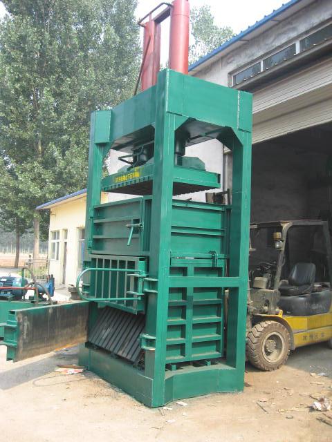 山東青島礦泉水瓶打包機(jī)圖片