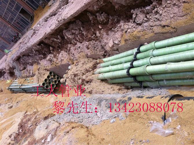 廣東肇慶玻璃鋼夾砂管電纜保護管工圖片