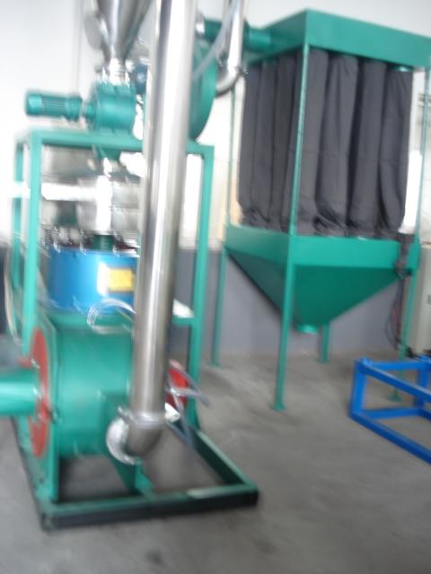 塑料超細(xì)PVC磨粉機(jī)SMW400 全自動(dòng)塑料磨粉機(jī) 高產(chǎn)量節(jié)能塑料磨粉機(jī)