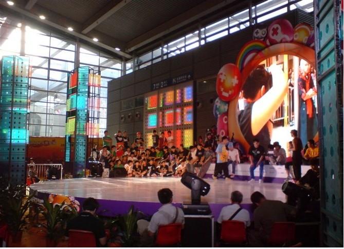 供應(yīng)深圳興隆女*表演舞臺(tái)燈光出租