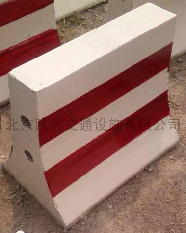 治安水泥隔離墩圖片