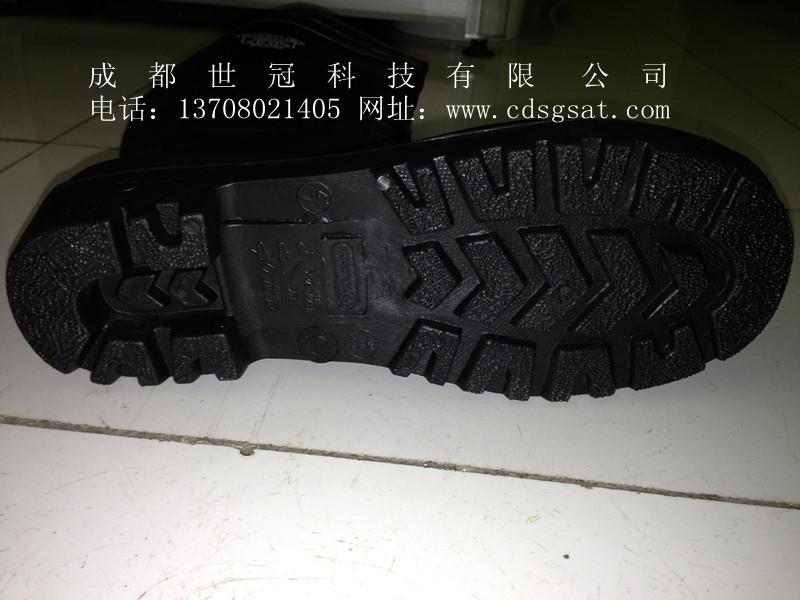 供應(yīng)代爾塔防砸抗穿刺勞保雨靴經(jīng)銷商