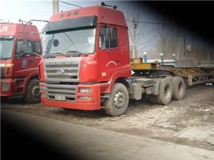 華凌雙驅(qū)牽引車圖片