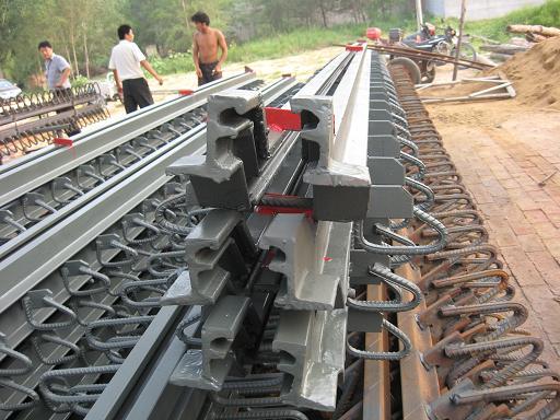 供應梳形板伸縮縫施工，梳齒板伸縮縫，橋梁伸縮縫，SCF梳齒鋼板縫