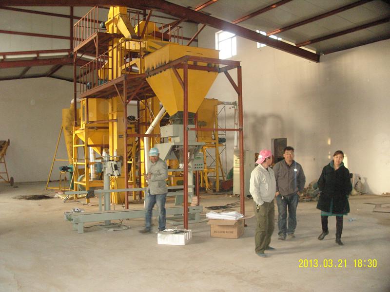 供應(yīng)牛羊飼料生產(chǎn)線飼料加工成套設(shè)備牛羊飼料機(jī)組牛羊飼料顆粒機(jī)