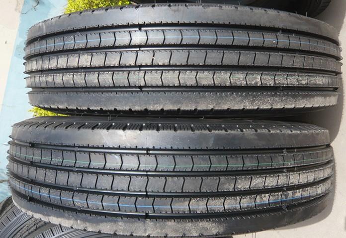 供应钢丝胎轮胎出口 315/80R22.5 牵引花纹