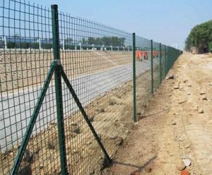 供應(yīng)天津道路護欄網(wǎng)