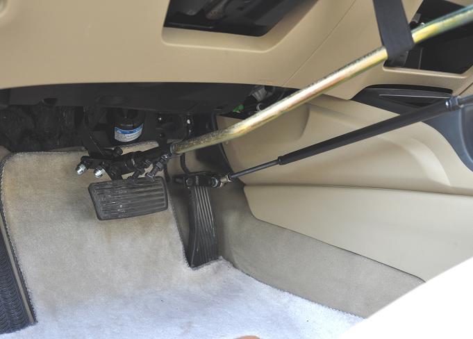 即裝即用型手動(dòng)駕駛汽車輔助裝置