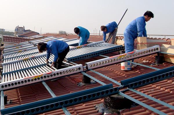 上海熱管型太陽(yáng)能熱水器與您的建筑一體化