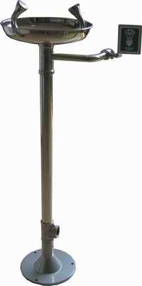 供應(yīng)DA東莞鼎安促銷不銹鋼立式洗眼器深圳驗(yàn)廠洗眼器佛山雙口洗眼器