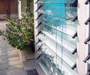 供應(yīng)寧夏電動玻璃百葉窗