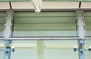 供應(yīng)黑龍江電動(dòng)玻璃百葉窗