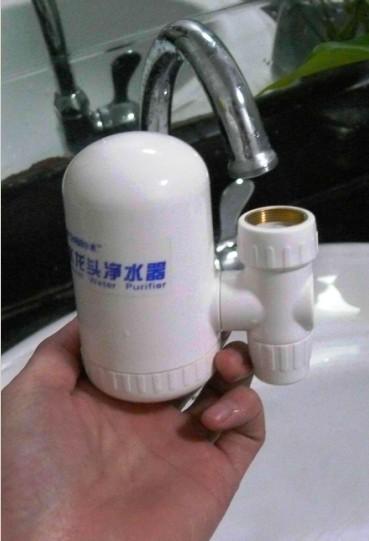 供应陶瓷滤芯型的净水器，安装在水龙头上的自来水过滤净水器图片