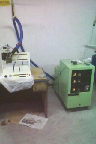 供應(yīng)自動(dòng)噴膠機(jī)，自動(dòng)噴膠機(jī)價(jià)格，自動(dòng)噴膠機(jī)供應(yīng)商