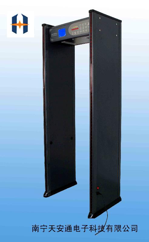 2018新款安檢門、安檢門價格高清數(shù)碼安檢門