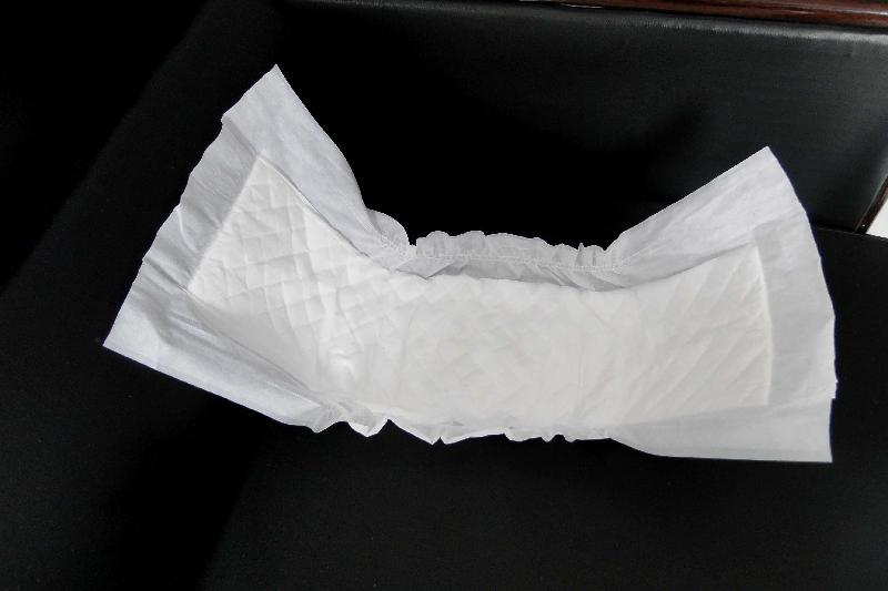 供應(yīng)成人紙尿片加長(zhǎng)型250620，廠家批發(fā)紫福蓉成人紙尿片，成人紙尿片U型防側(cè)漏，滄州德發(fā)紙尿片