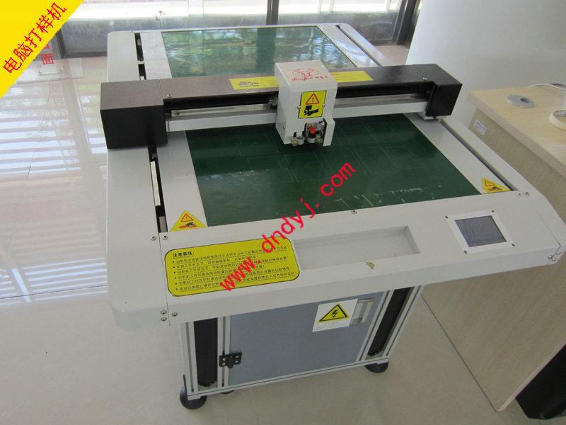 供應(yīng)不干膠貼紙電腦切割機(jī)