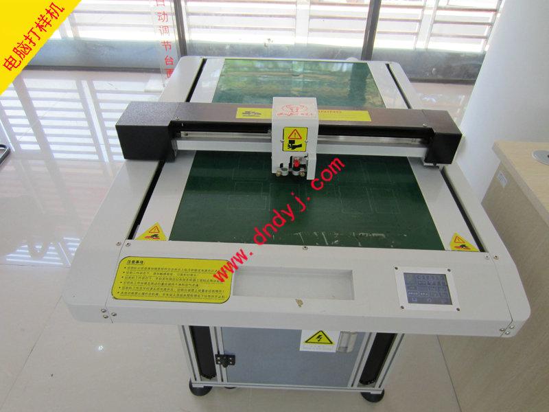 供應(yīng)不干膠貼紙電腦切割機(jī)