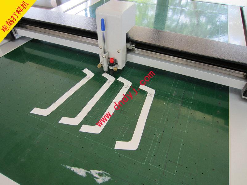 服裝樣版電腦切割機(jī)繪圖機(jī)圖片