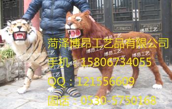 虎獅陪伴左獅右虎獅虎的野性拍照出個性