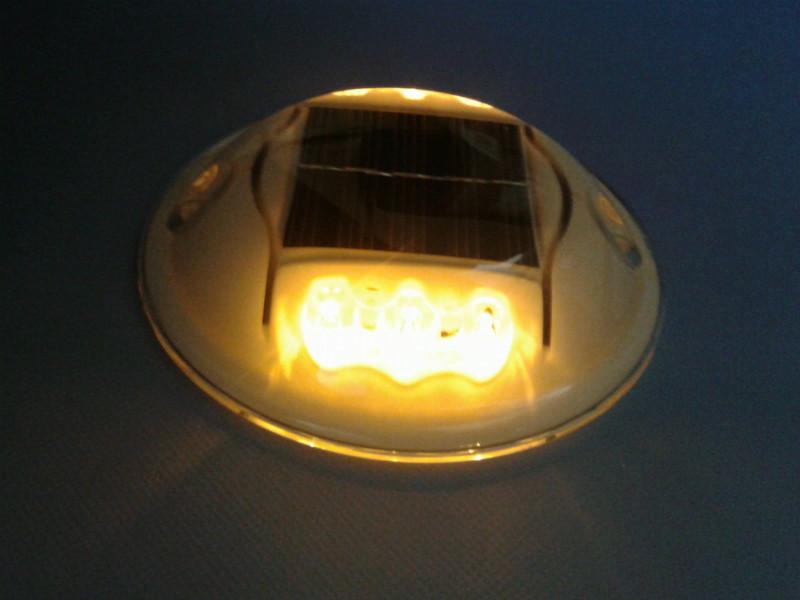 供應(yīng)太陽能道釘LED道釘