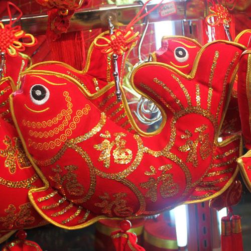 供應(yīng)靈臺(tái)縣喜慶用品掛件批發(fā)價(jià)格春節(jié)用品燈籠生產(chǎn)廠家對(duì)聯(lián)批發(fā)網(wǎng)