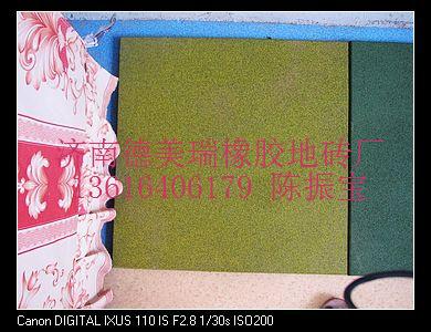 供應(yīng)濟(jì)南橡膠地磚廠家 健身場(chǎng)地橡膠地磚 過(guò)街天橋橡膠地磚濟(jì)南橡膠