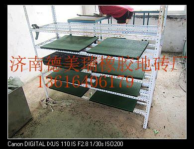 供應(yīng)濟(jì)南橡膠地磚廠家 健身場(chǎng)地橡膠地磚 過(guò)街天橋橡膠地磚濟(jì)南橡膠