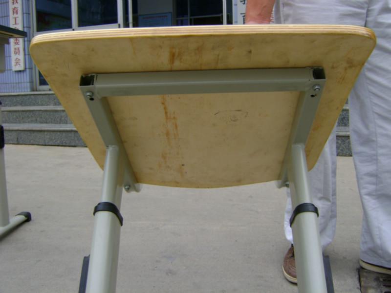 供應(yīng)z-01單人課桌