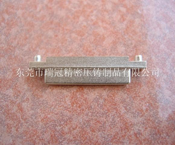 供應鋅合金精密壓鑄68P單插頭支架
