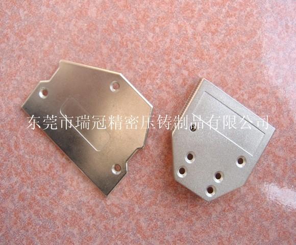 供應(yīng)東莞鋅合金精密壓鑄58PIN外殼