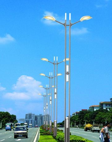 供應(yīng)17米路燈廠家