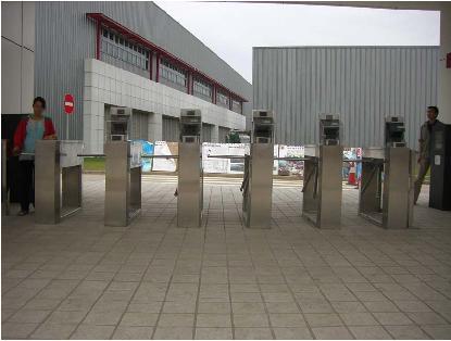 供應(yīng)廣州房地產(chǎn)開(kāi)發(fā)建筑工地*掌紋儀掌紋考勤通道三輥閘設(shè)計(jì)方案