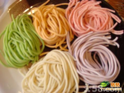 供應(yīng)旭眾牌彩虹壓面面條機(jī) 可制作面條、云吞皮、糕點、面點等