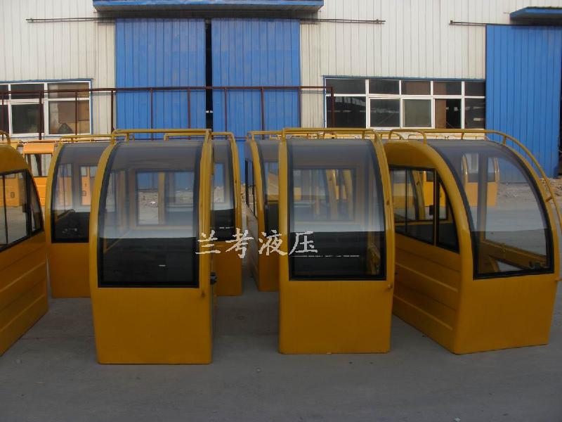 供應(yīng)工程機(jī)械操作室