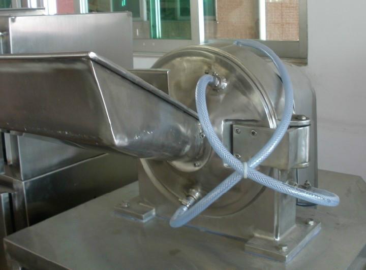 供應廣東304不銹鋼*粉碎機