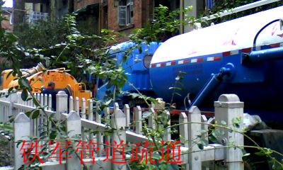供應(yīng)成都吸污車抽糞84374999成都汽車抽污水