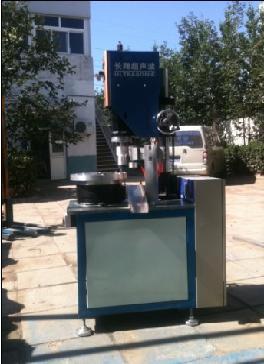 全自動(dòng)超聲波焊接機(jī)圖片